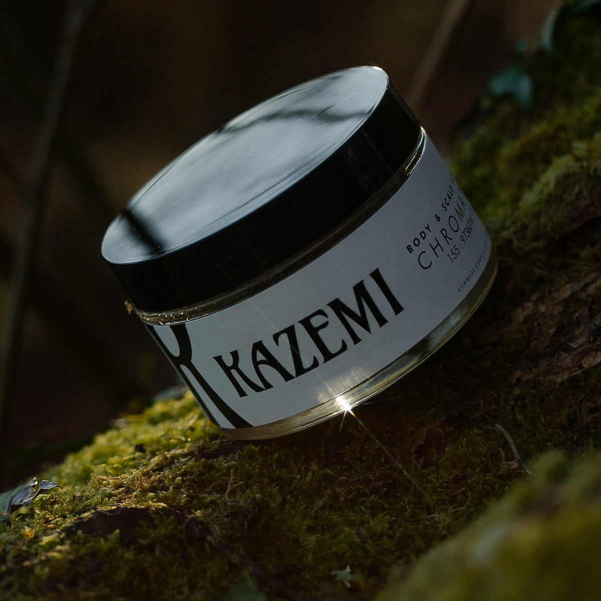 Comment utiliser le gommage corps & cheveux CHROMATIC de Kazemi Cosmetics