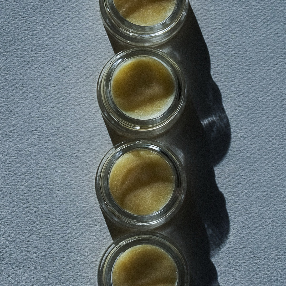 Routine Skincare Minimaliste : Moins de Produits, Plus de Résultats