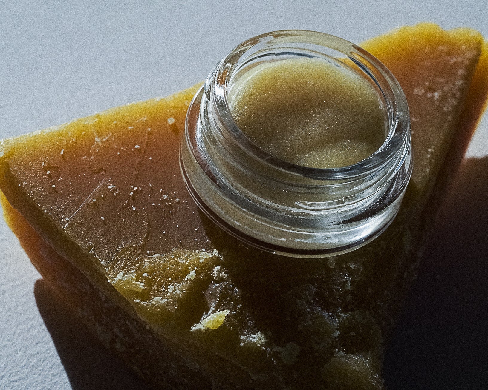 Baume à lèvres bio Kazemi à la cire d’abeille, soin nourrissant pour lèvres sèches